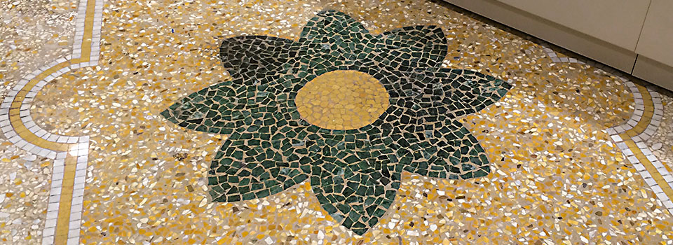 Pavimento alla veneziana con mosaico verde
